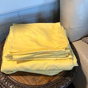 Full Set of 6 items, flat and fitted sheets plus 4 standard pillows